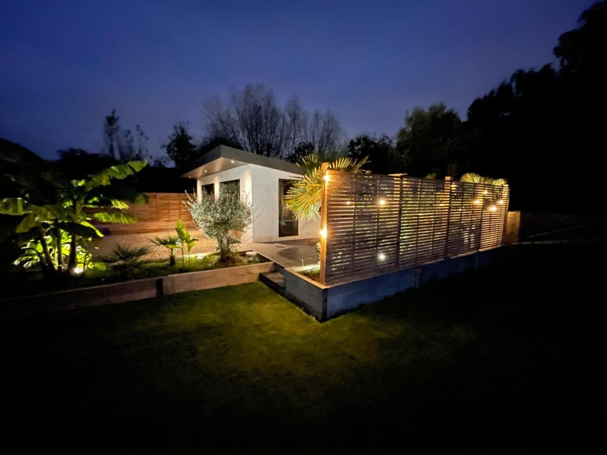 River With Jacuzzi Fire And Boat Hire Holiday home Staines-upon-Thames