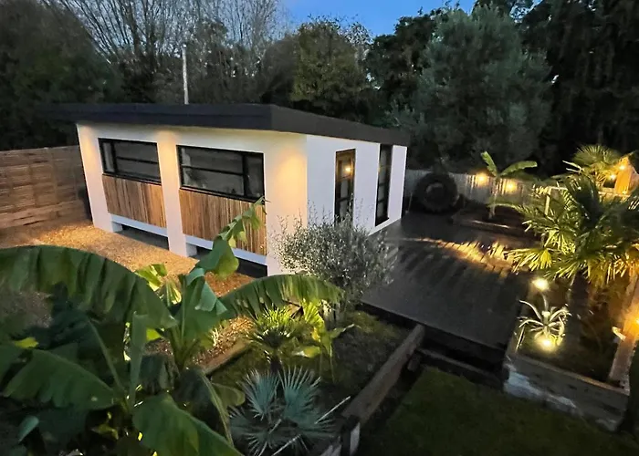 River Guest House With Jacuzzi Fire And Boat Hire