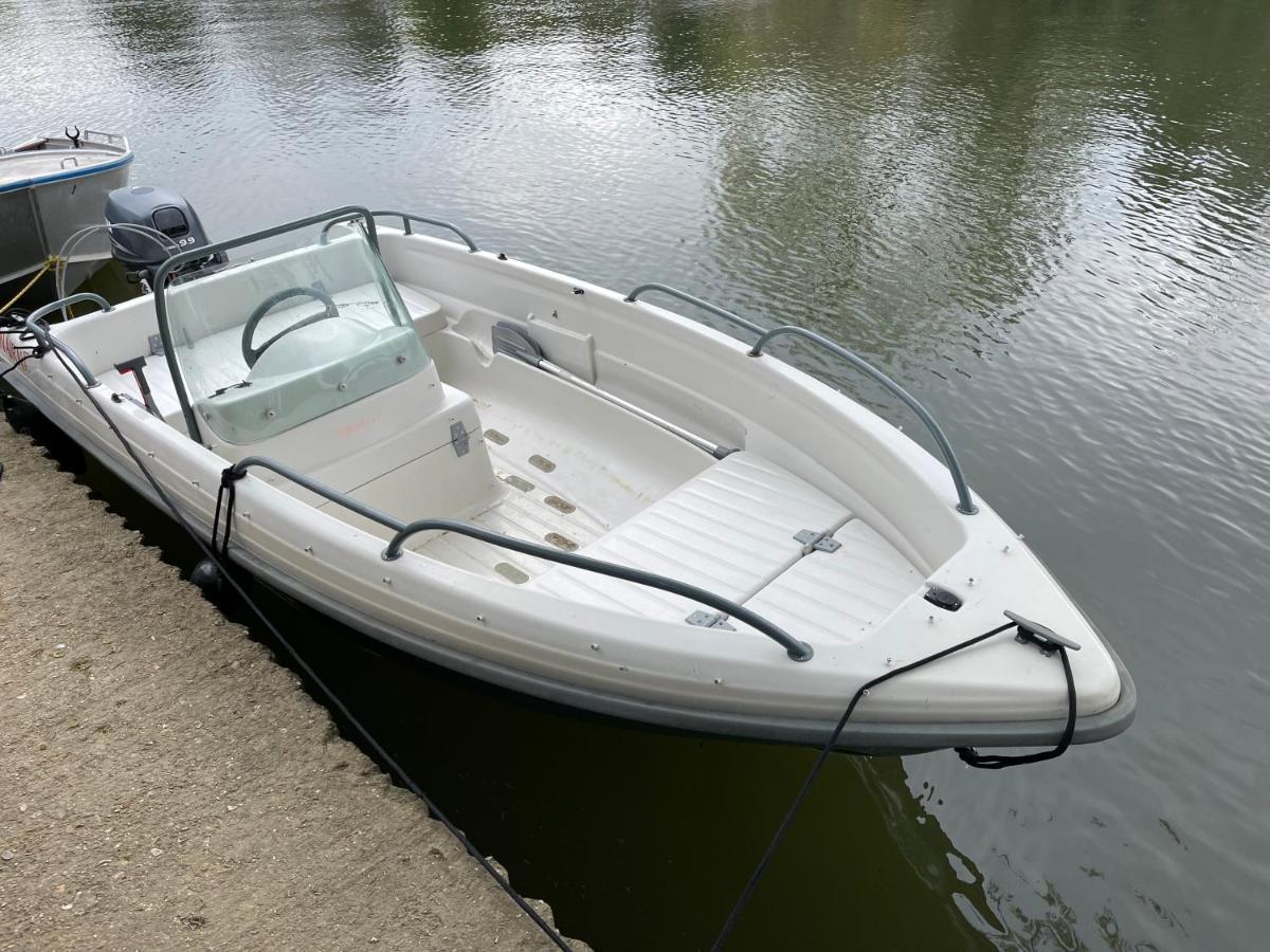 River With Jacuzzi Fire And Boat Hire Holiday home *