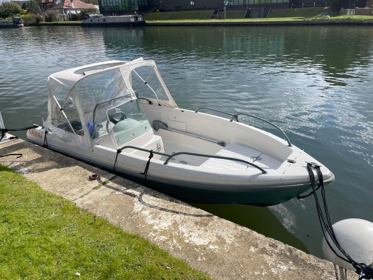 Holiday home River With Jacuzzi Fire And Boat Hire *