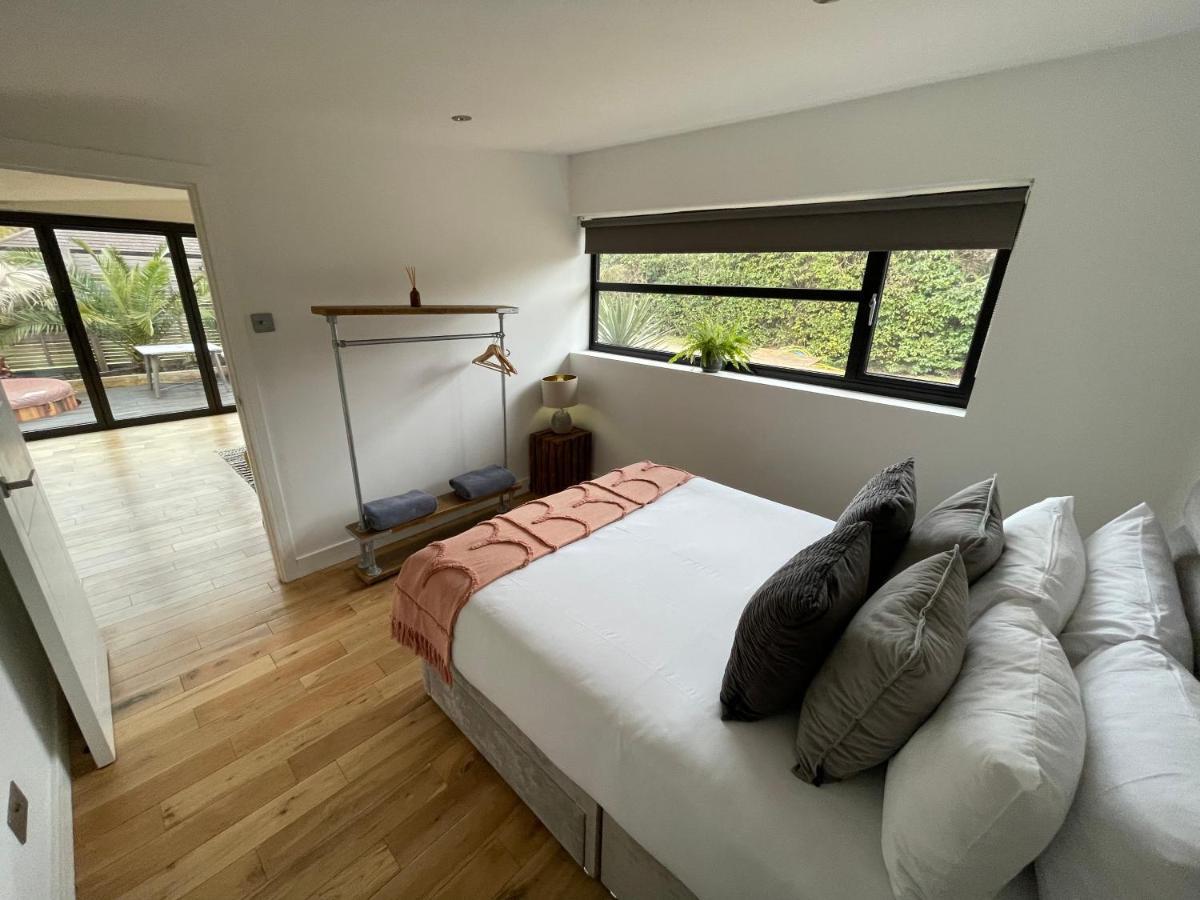 Holiday home River With Jacuzzi Fire And Boat Hire Staines-upon-Thames