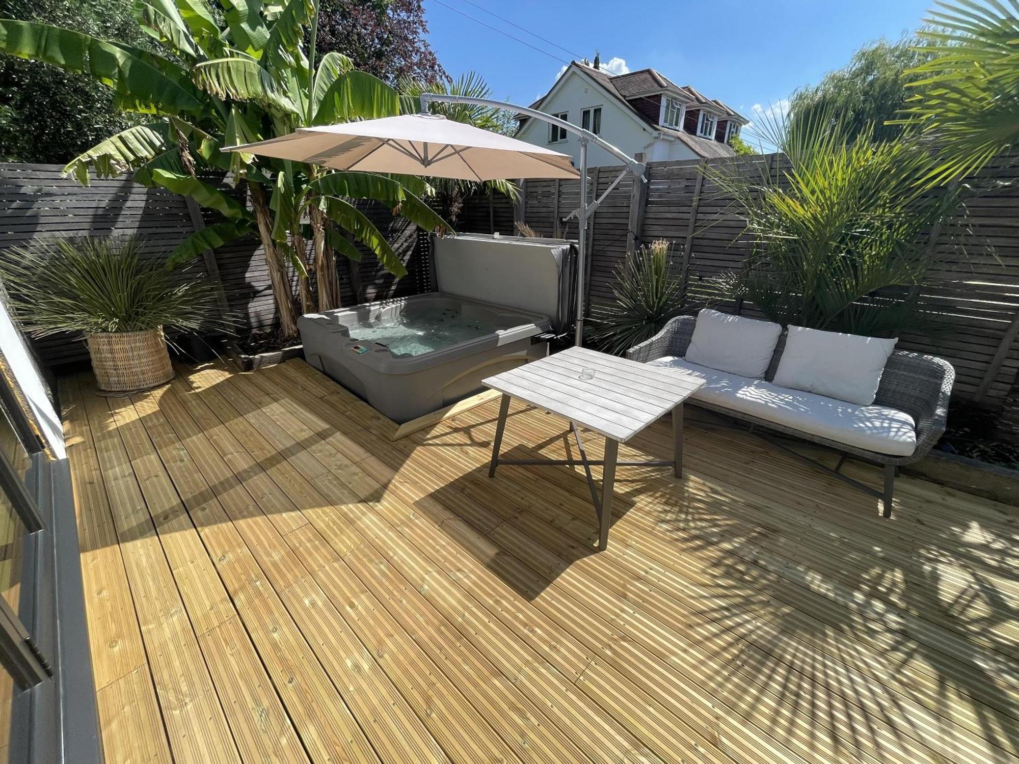 Holiday home River With Jacuzzi Fire And Boat Hire