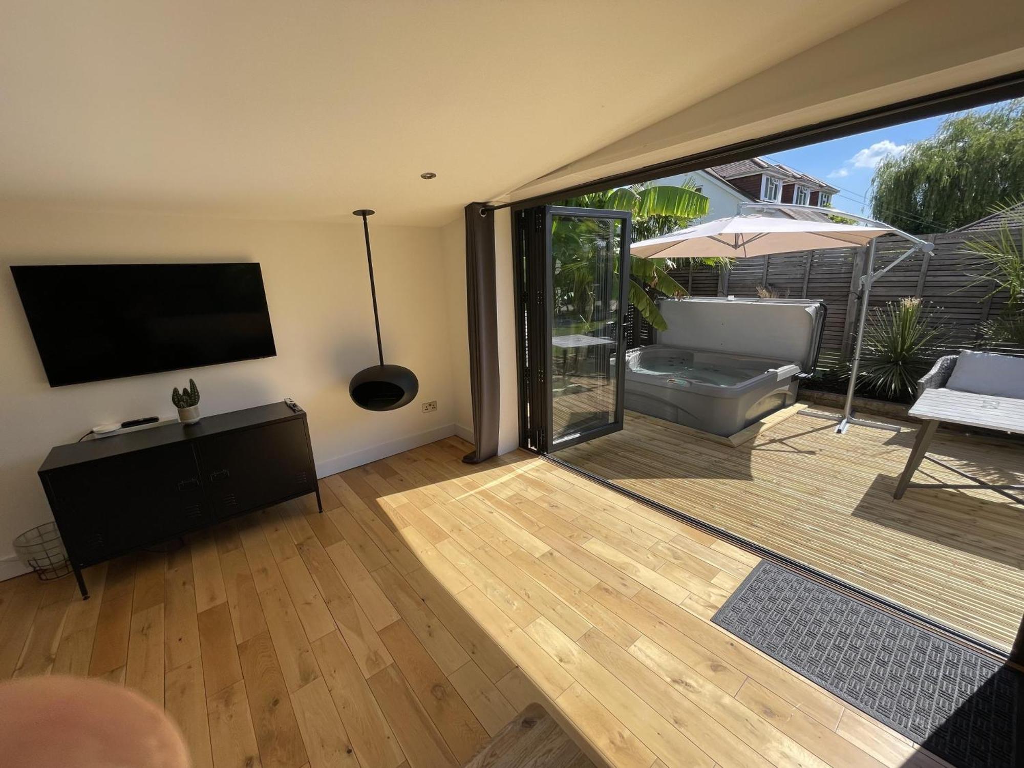 River With Jacuzzi Fire And Boat Hire Holiday home *
